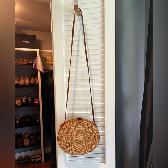 Woven Rattan Wicker Basket Crossbody Bag - Picture 4 of 8